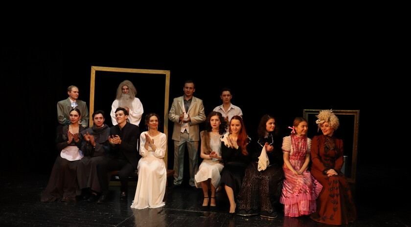 Луганский академический русский драматический театр имени Павла Луспекаева в рамках проекта «Культурная среда» представил первую в новом году программу, которая была посвящена творчеству ирландского писателя и поэта Оскара Уайльда