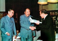 Председатель Мао Цзэдун и премьер Чжоу Эньлай встречаются с японским премьер-министром Танакой Какуэем