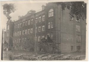 Главное здание эвакогоспиталя▫2931 и солярий в г.▫Орехово-Зуево. Июль 1944▫г.