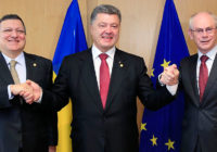 Президент Еврокомиссии Жозе Мануэль Баррозу, президент Украины Пётр Порошенко и президент Европейского Совета Херман Ван Ромпей.