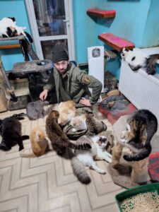 Игорь Мангушев (Берег) и коты