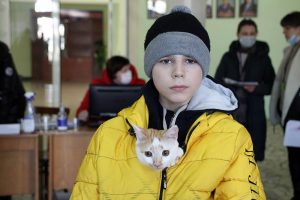 В 13:37 из Антрацита в Российскую Федерацию отправился 8 автобус с эвакуируемыми жителями города.